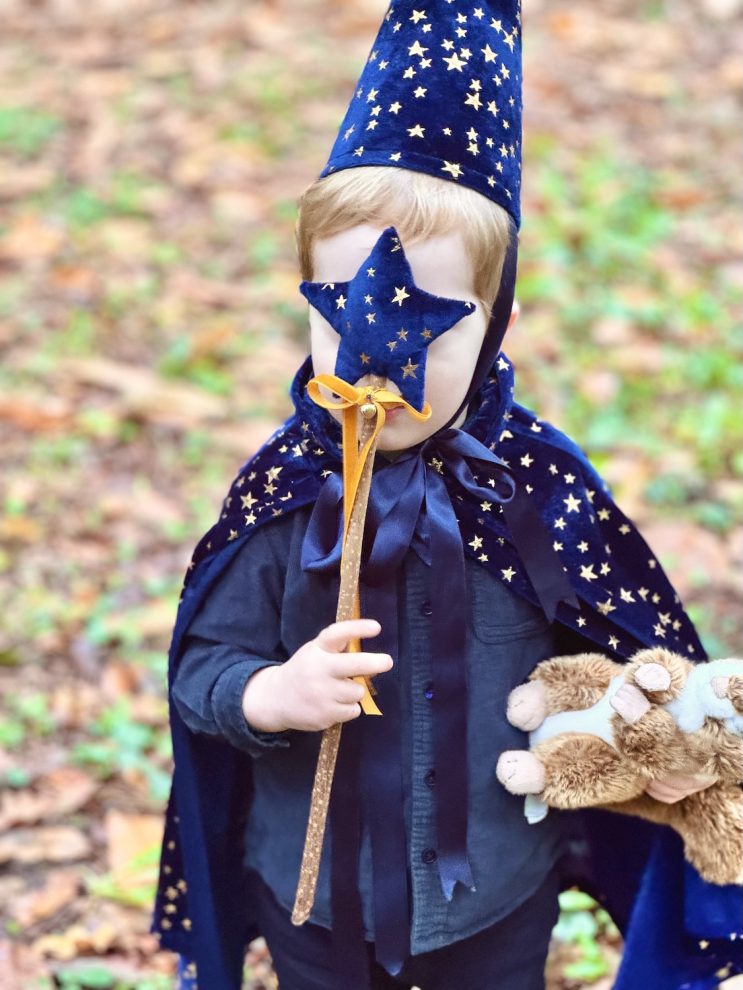 Fun Shack Cape de magicien pour enfants, costume de sorcier noir pour Halloween, robe pour enfants pour déguisement et fêtes, taille XL Fun Shack Cape de magicien pour enfants, costume de sorcier noir pour Halloween, robe pour enfants pour déguisement et fêtes, taille XL